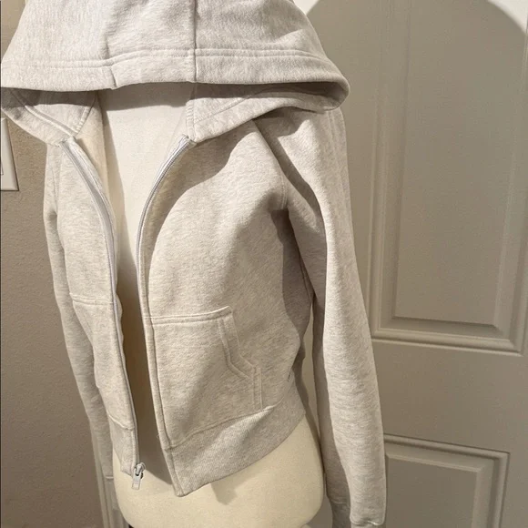 ARITZIA TNA Hooded Zip-Up Sweatshirt - Picture 2 of 8